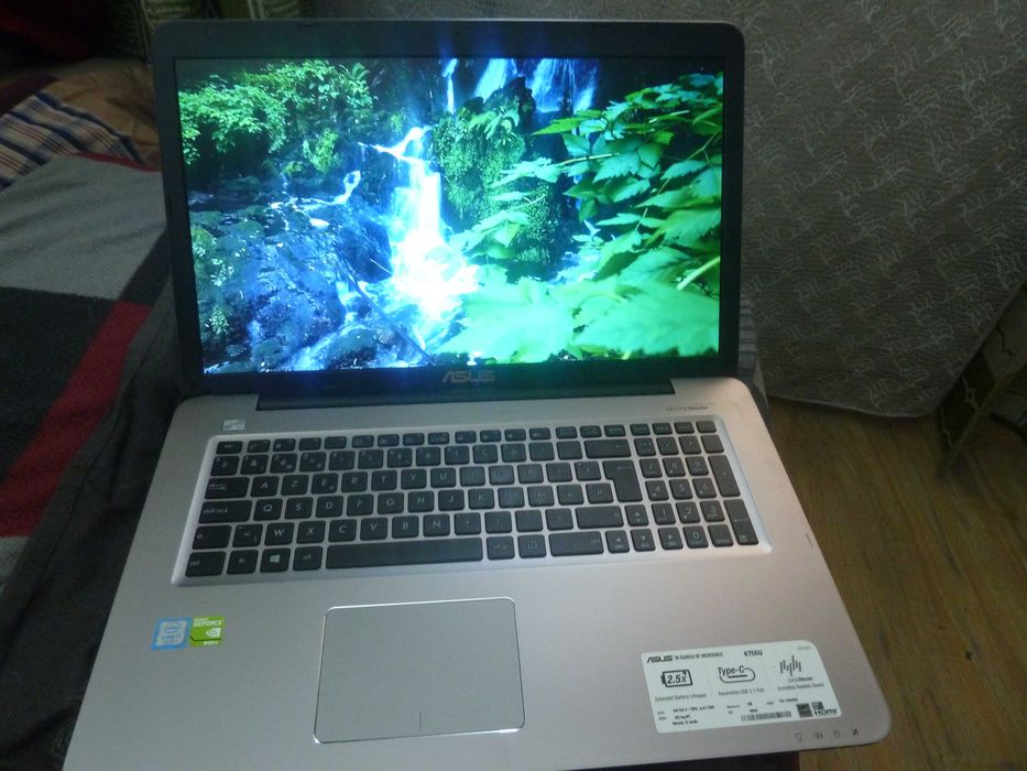 laptop asus ecran 17,3 inch full hd,intel I7-7500 QUAD CORE,ram 8gb ddr4,hard ssd 120gb nou,video 2gb nvidia