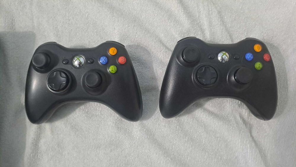 Xbox 360 + 2 безжични контролера + 6 игри