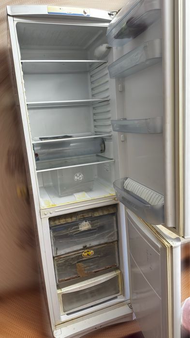 Холодтльник Indesit BA20