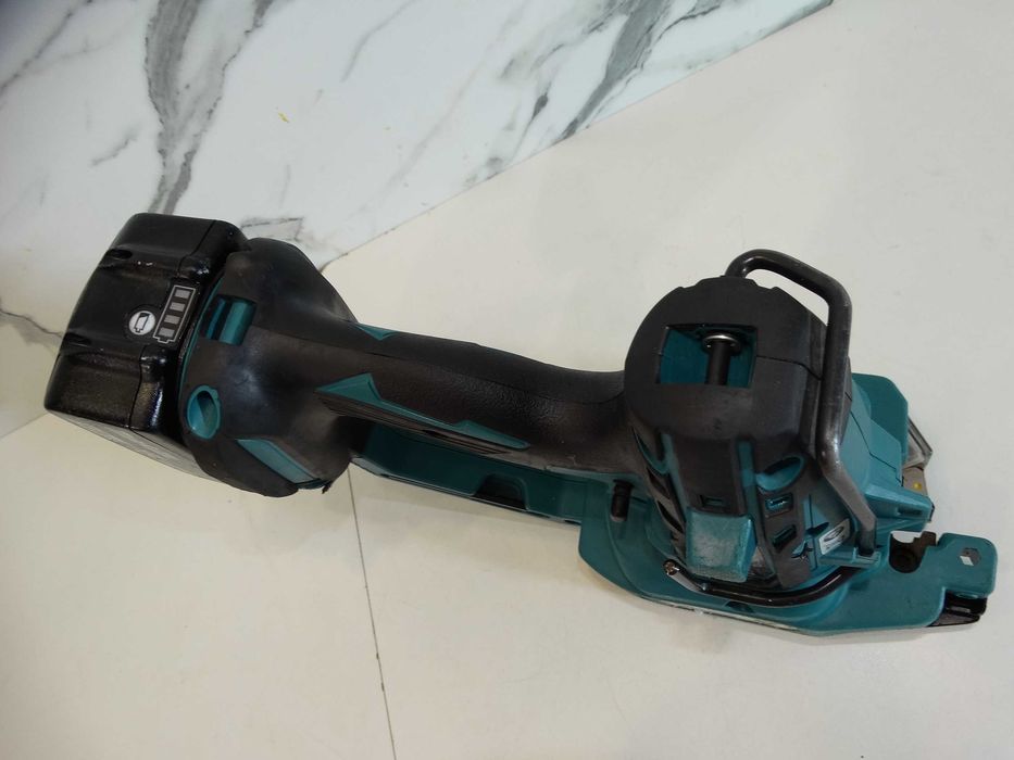 Makita DSC 102 - Акумулаторна машина за рязане на шпилки