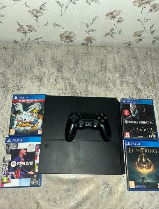 Vând PS 4 în stare ca noua