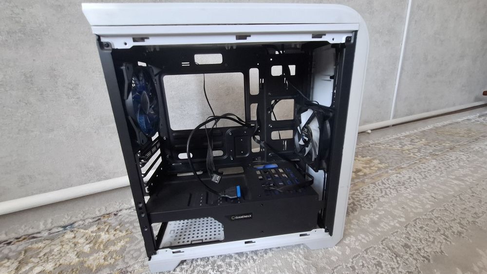 Продам корпус GameMax H601 White ТОРГ есть