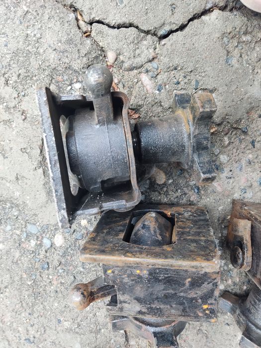 Фитинги для крепления контейнера