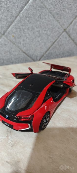 Коллекционная машинка BMW i8 1:24