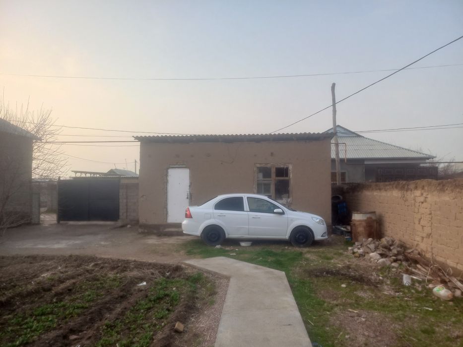 Uy uchastka sotiladi