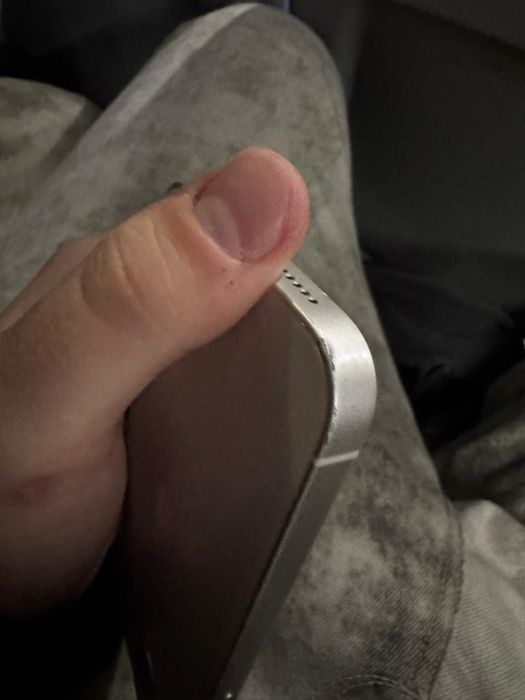 Продам б/у IPhone 13 в хорошем состоянии