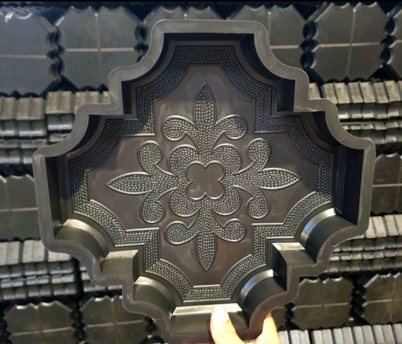 Matriță de pavaj floral