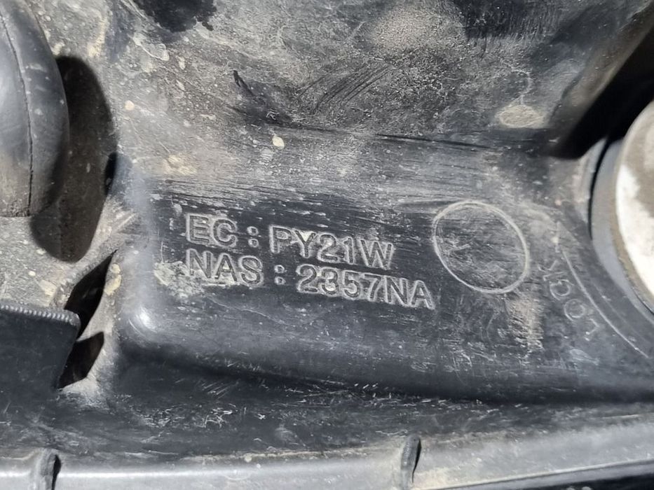 Far Dreapta Kia Sorento 2002 - 2009 SUV 4 Usi (617) Fara xenon PY21W/2357NA