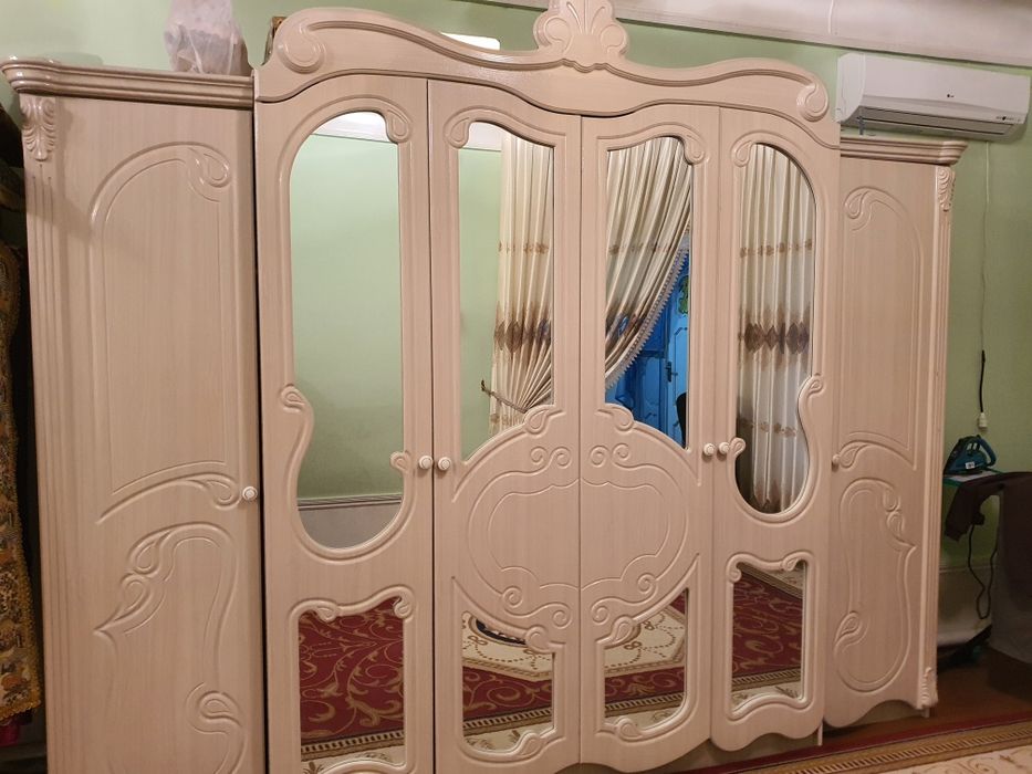 Срочно спальни гарнитур сотилади