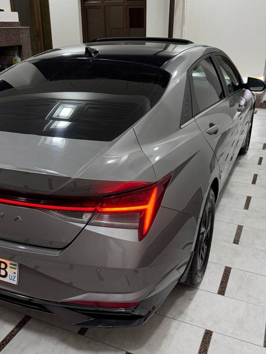 Hyundai Elantra 2022 — 5