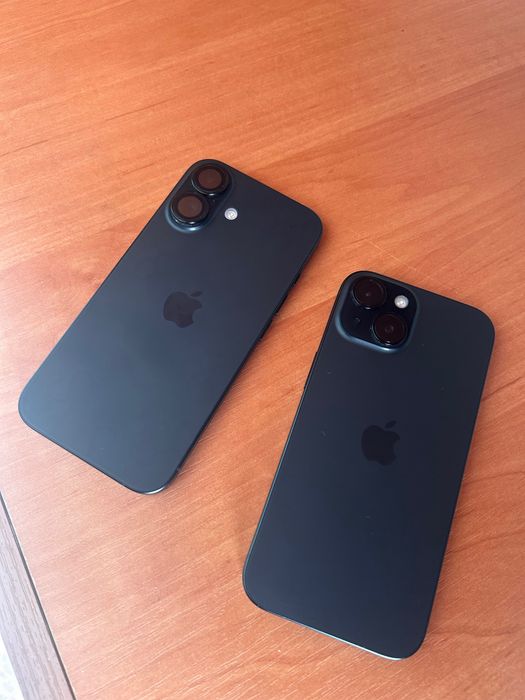 Продам iphone 15 и 16 +чехлы и один адаптер оригинал 15-93% 16-100%