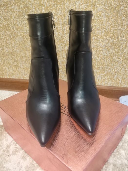 Yangi poshnali ayollar sapogi — kiyilmagan