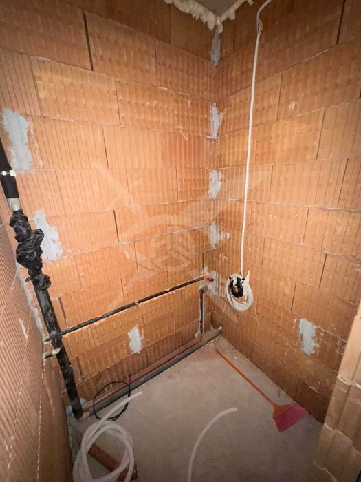 Продава се Тристаен апартамент в Пловдив, Коматевски възел - 98 кв.м за 1302 €/кв.м - Снимка #1