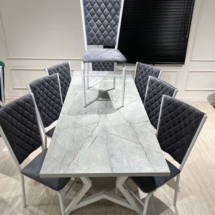 Стол со стульями