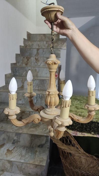 Lampa rustică din lemn masiv
