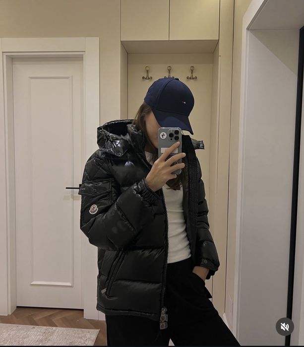 Продам новую куртку унисекс Moncler