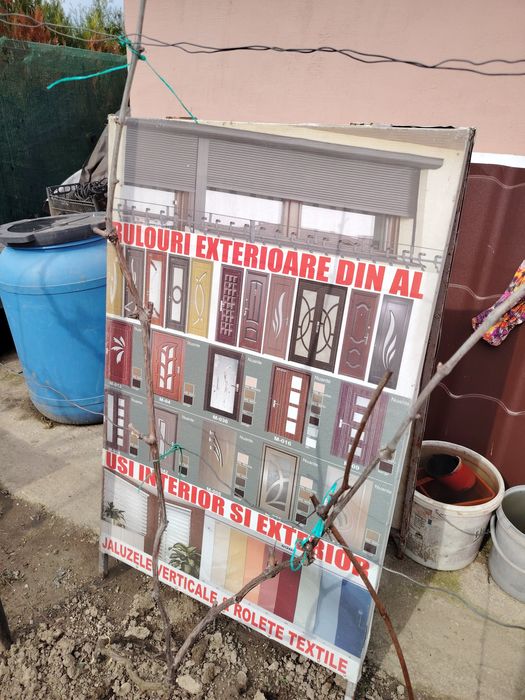 Capră publicitara pe structura metalica