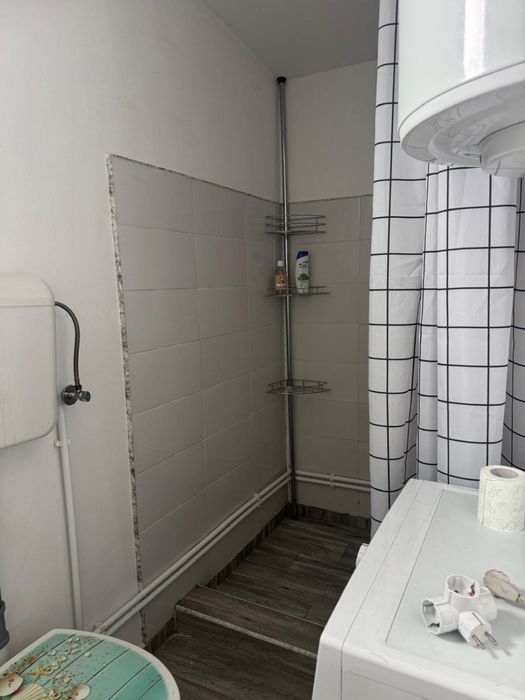 Închiriez căsuță cochetă