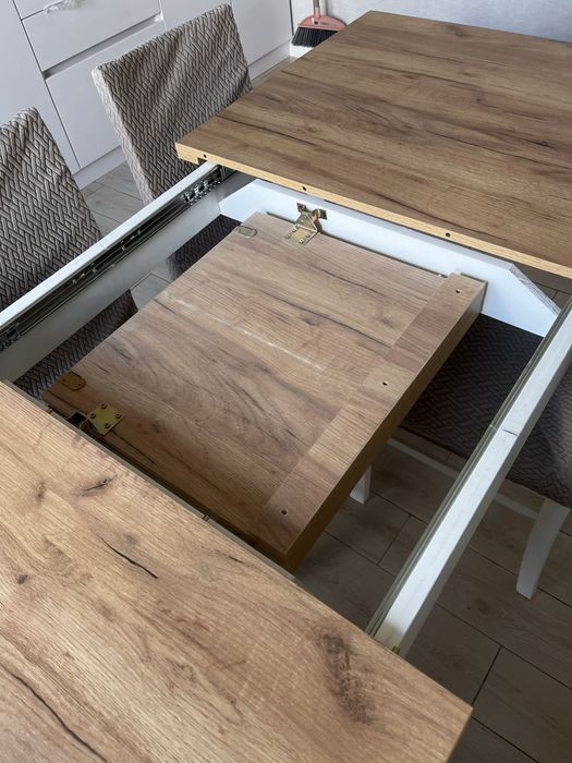 Стол со стульями в отличном состоянии