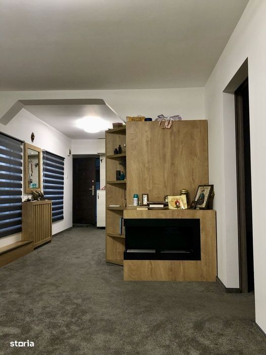 Casă cu 6 camere, garaj și subsol în oraș