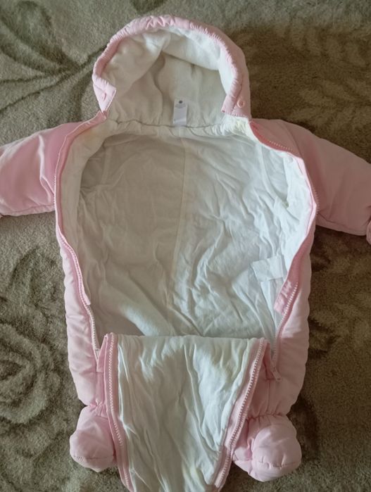 Демисезонный комбинезон для девочки