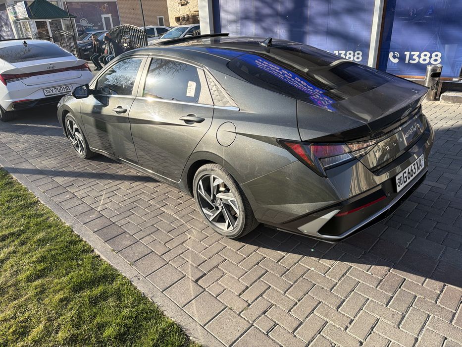 Hyundai Elantra 2023 kraskasi tozza yangi moshina