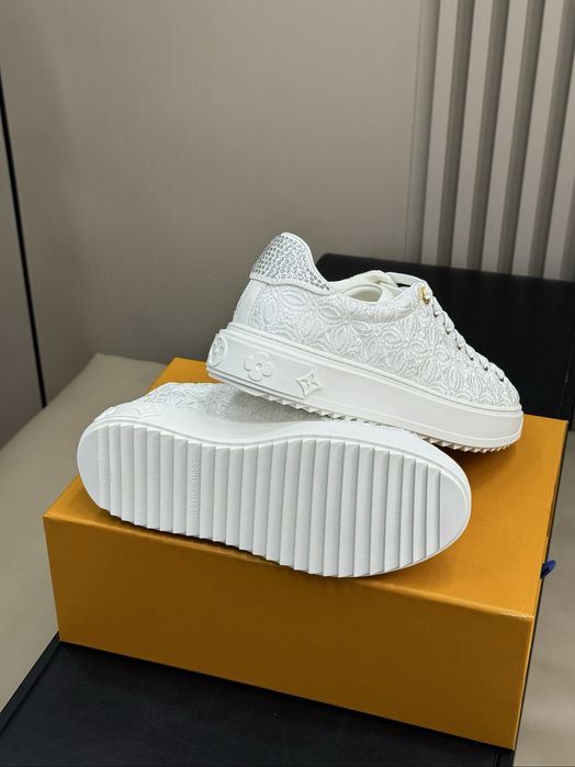 Adidasi Louis Vuitton