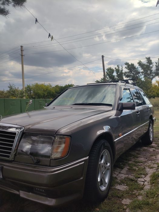 Мерседес Е300 универсал