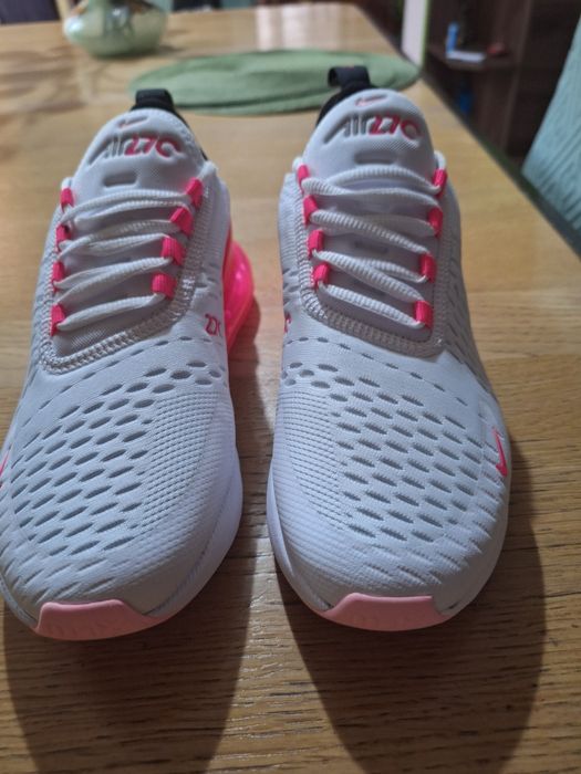 Vă adidași Nike  nou