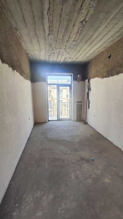 Qarshi shaxi geolog stadion tomonda fayzli xonadonlardan uy sotiladi.