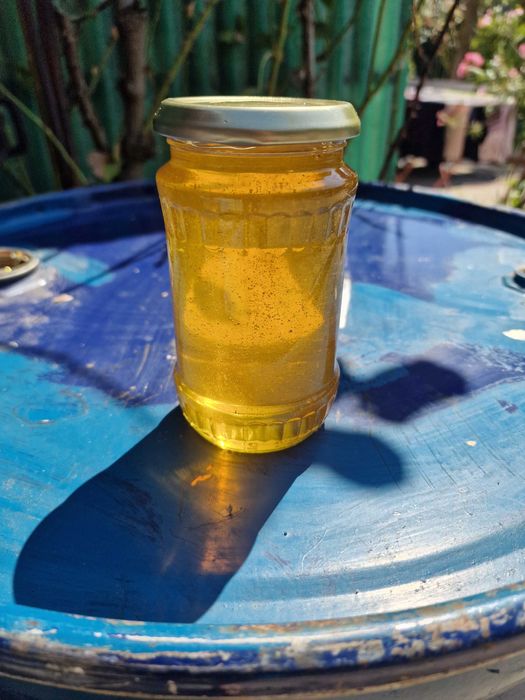 Vand miere , produse apicole