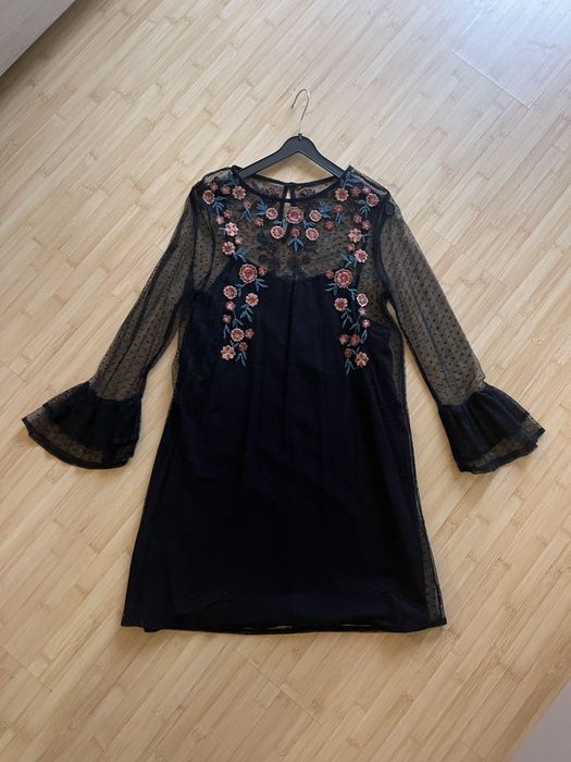 Rochie dantela cu broderie