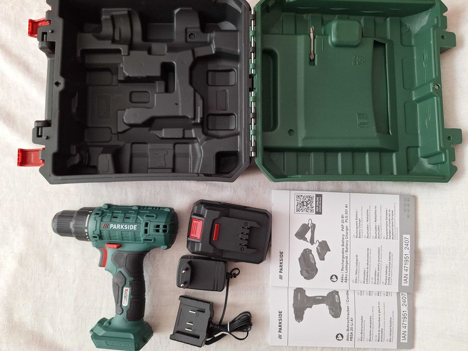 Bormasina pentru gaurit sau insurubat cu acumulator si incarcatotor Parkside