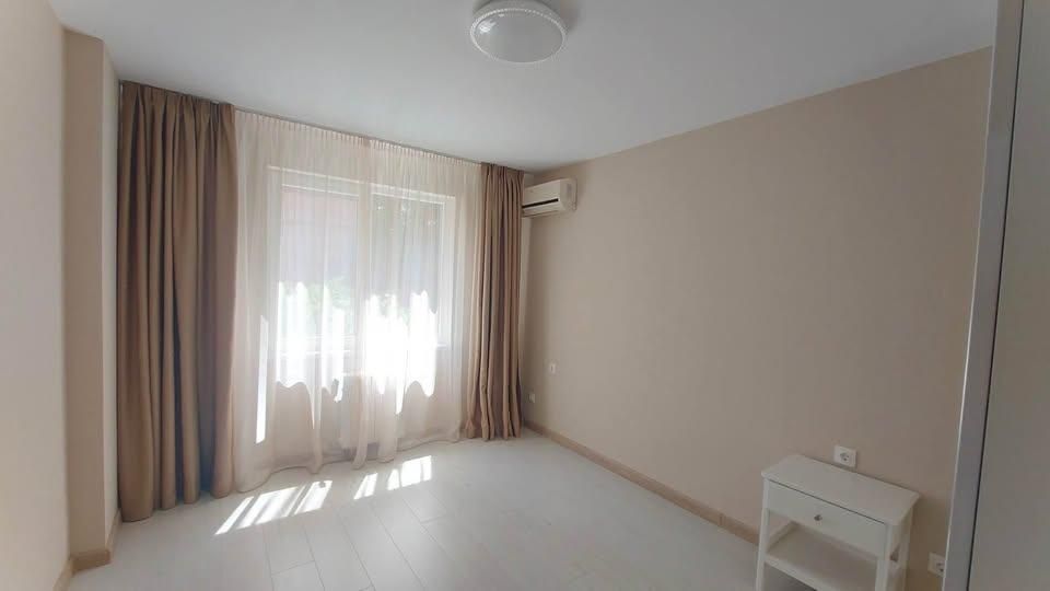 Дава се под наем Тристаен апартамент в София, Център - 90 кв.м за 1100 € - Снимка #4