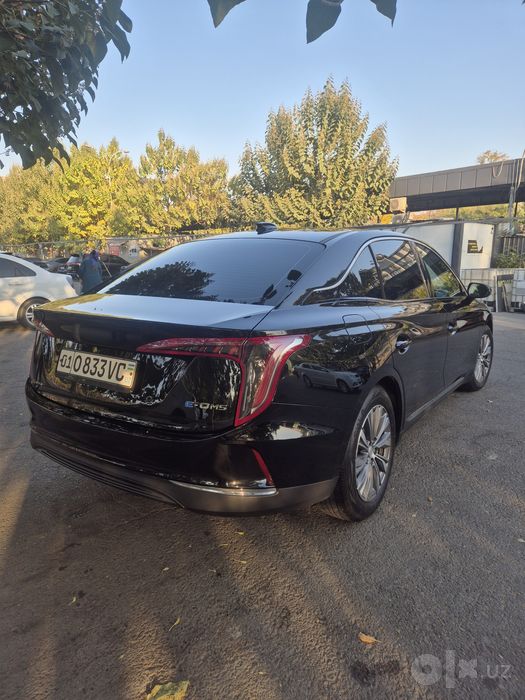 Arendaga Hongqi e-qm5 450 li 2024 yil beriladi