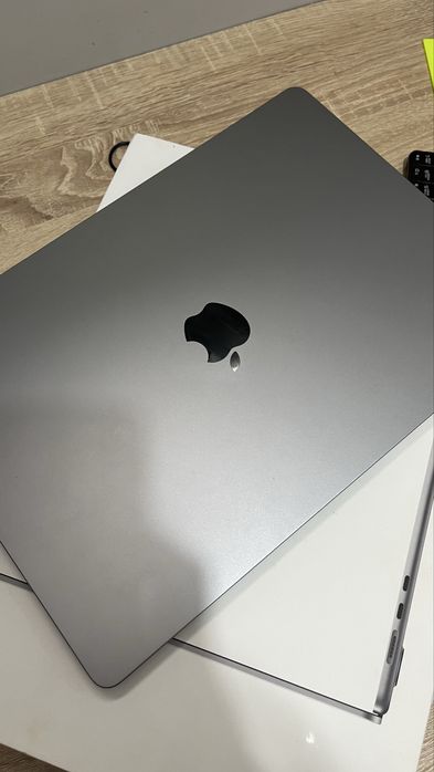 Продам Macbook Air 15