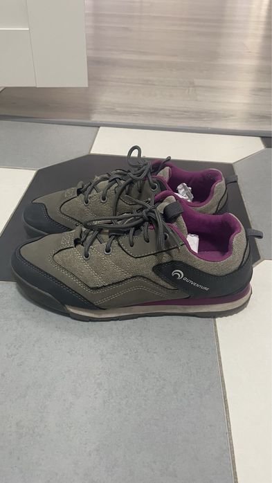 Кроссовки женские 37