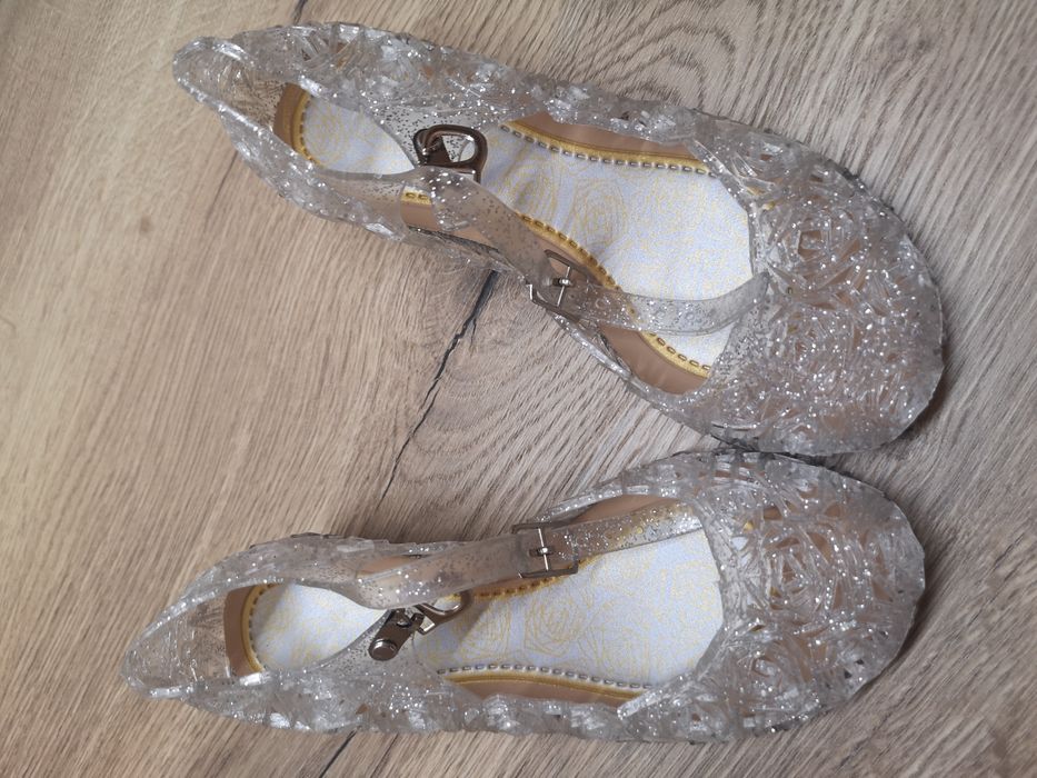 Гумени ботуши и сандали за госпожица