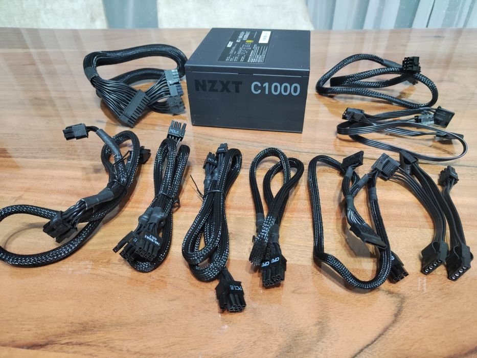 Продавам работещо модулно захранване NZXT C1000  1000W 80+ Gold