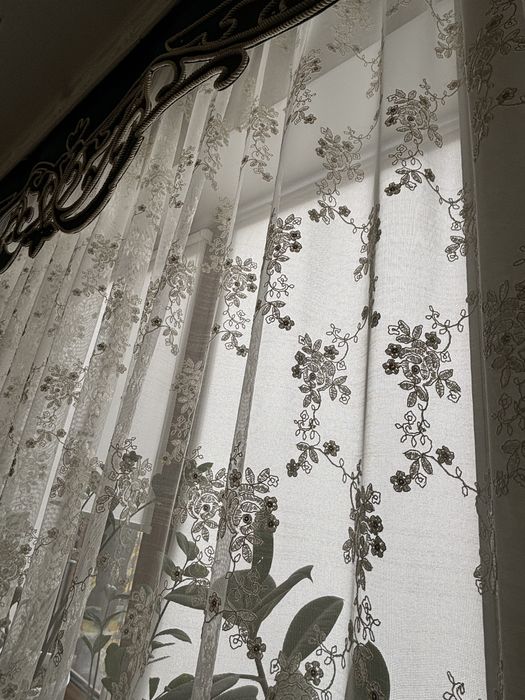 Продам шторы  с тюлями недорого.