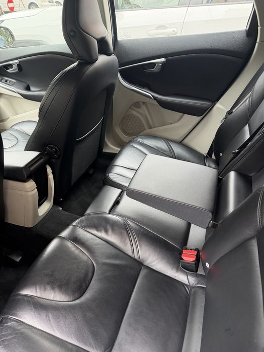 Volvo V40  1.6D  115 cp