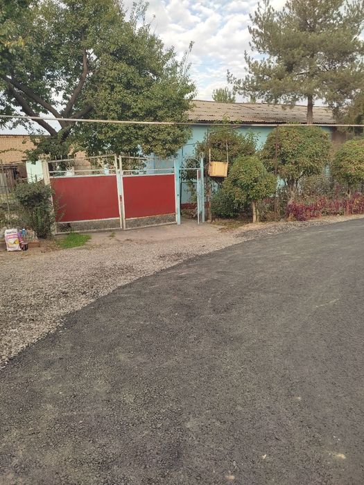 Уй сотилади кулай жойда жойлашган