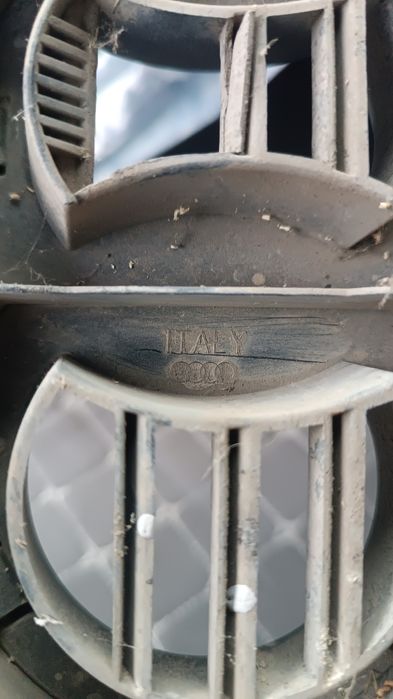 Решетка радиатора капота Ауди А6С4