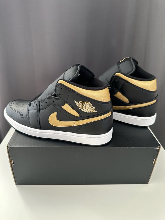 Air Jordan 1 Mid, culoare Black/Metallic Gold