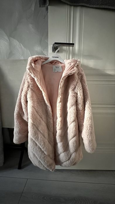 Продам куртки для девочек