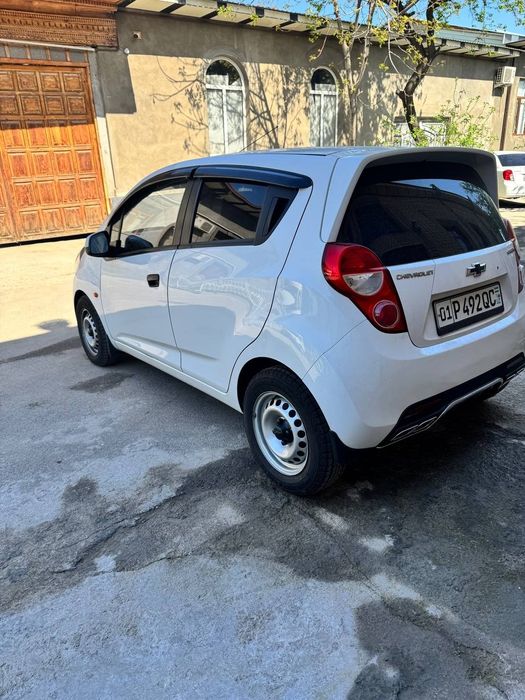 Srochna Spark sotiladi 2011 yil xolati ideal