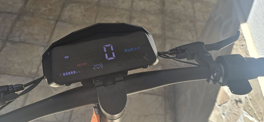 Продава се електрическа тротинетка Kukirin G3