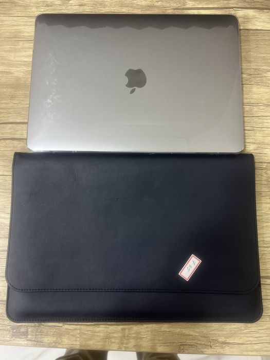 Macbook pro 2017  16GB 256GB