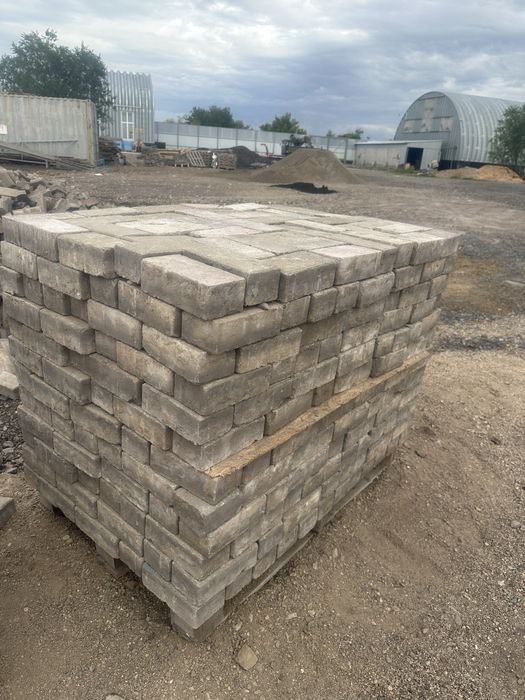 Брусчатка в стилажах