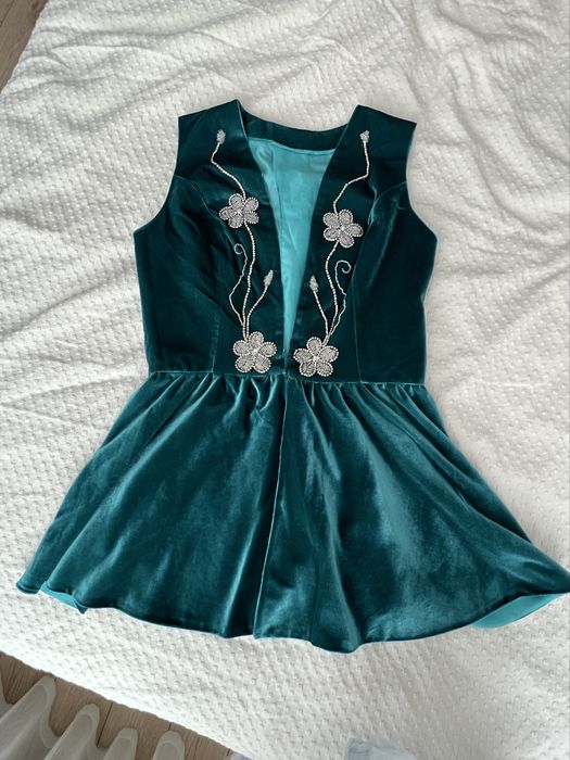 Продам платье + камзол